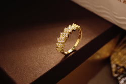 Luxurious Gold Diamond Cluster Band Ring